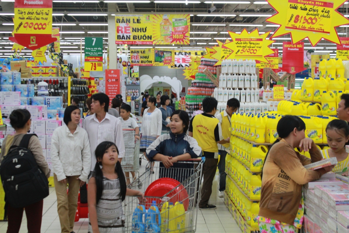 Retail giants target Vietnam